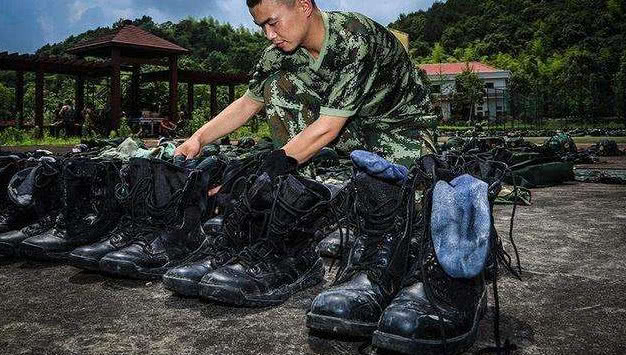 防蛇军靴，军事装备中的关键要素