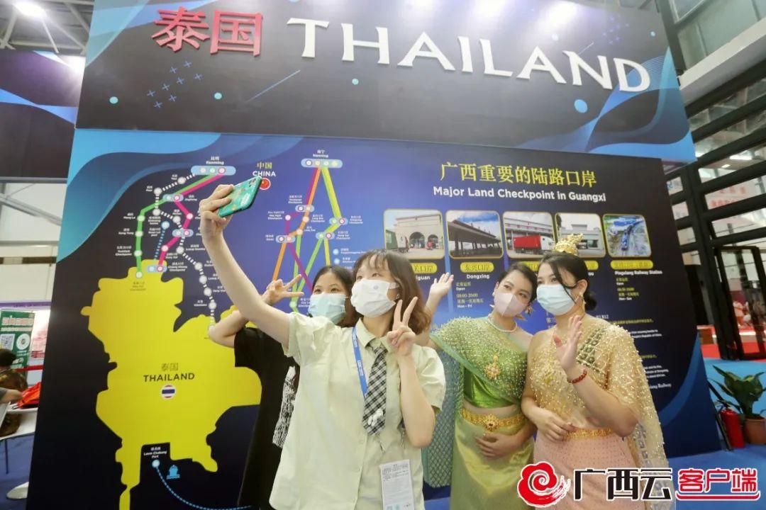 美容产品图片，展现美丽与时尚的魅力