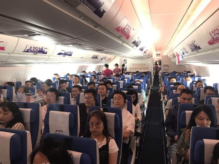 乘坐飞机经济舱位置的体验与感悟