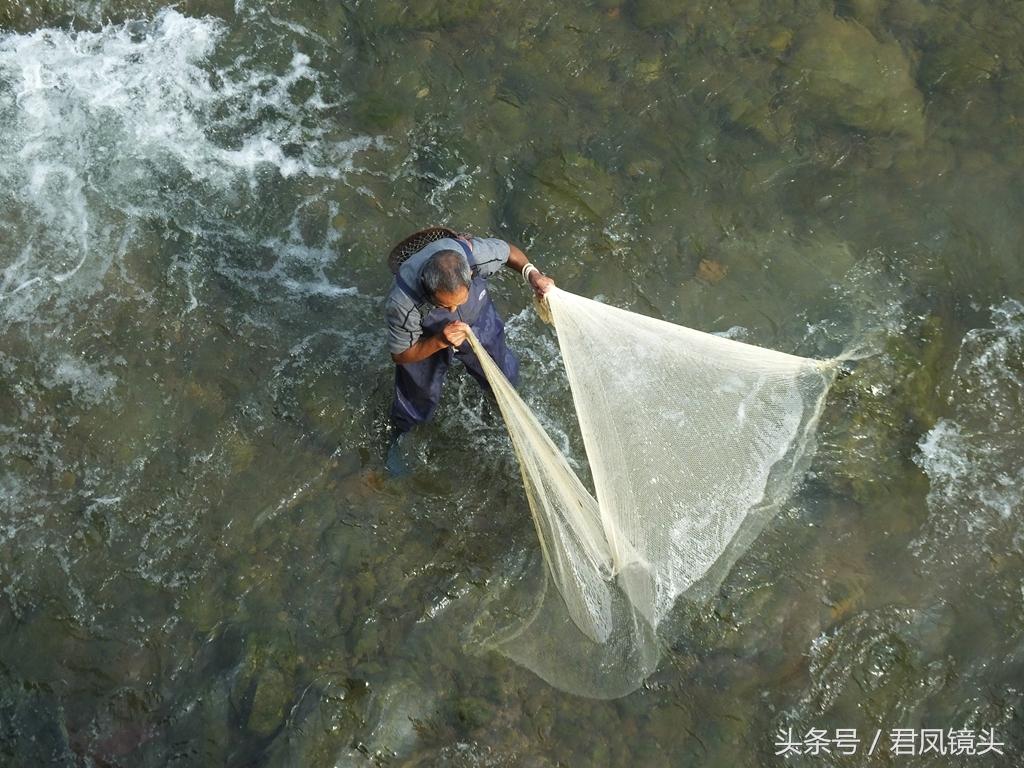 南京长江水位在10月6日的观察报告
