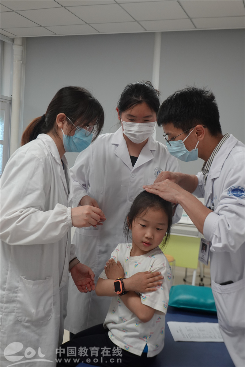 杭州儿童医院脊柱科专家团队，守护儿童脊柱健康的守护者