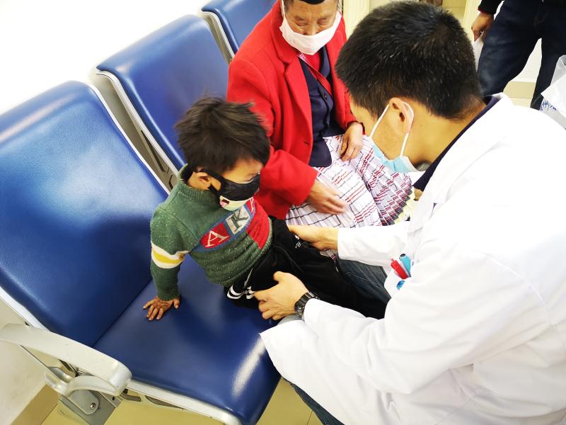 幼儿特发性关节炎专家，守护儿童健康的守护者