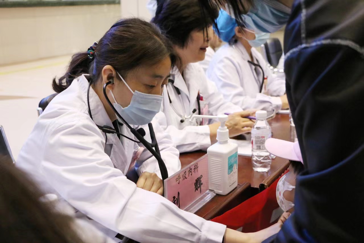 北京儿童医院专家医生，守护儿童健康的坚实后盾