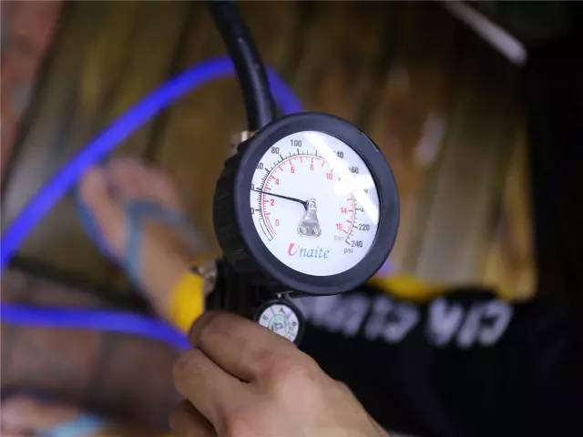 气刹气压表，监测与保障行车安全的重要工具