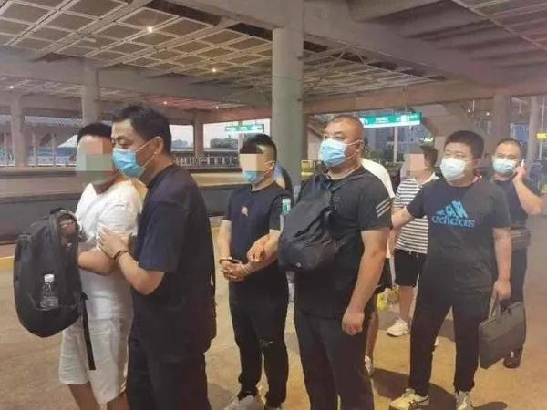 四人盗黄金，黄金劫案的始末