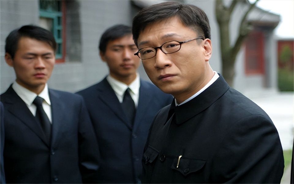 潜伏剧组，幕后英雄的无声付出与执着追求