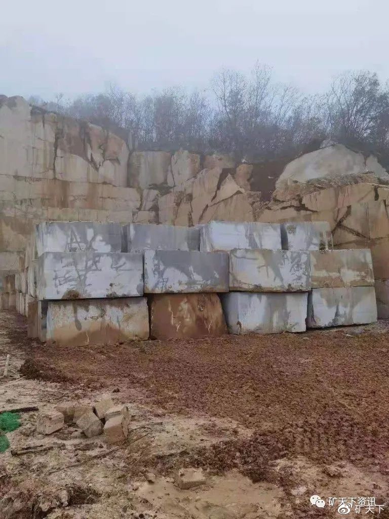 安龙木纹石采石场，自然与工业的和谐共生