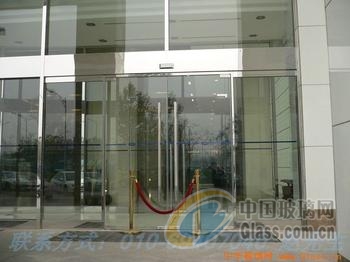 时代不锈钢玻璃门，现代建筑的优雅选择