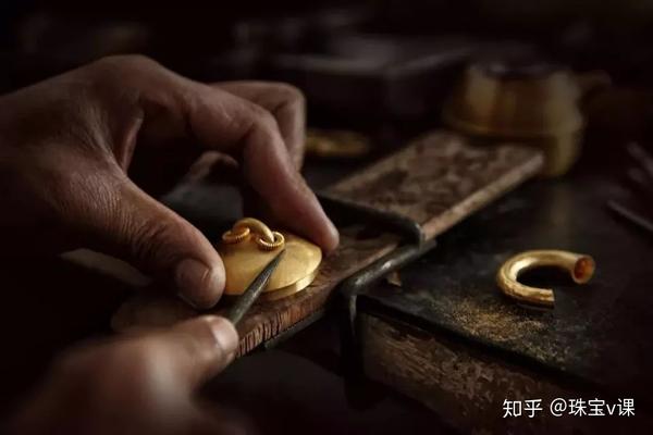 随身携带黄金，一种传统智慧与现代价值的交织