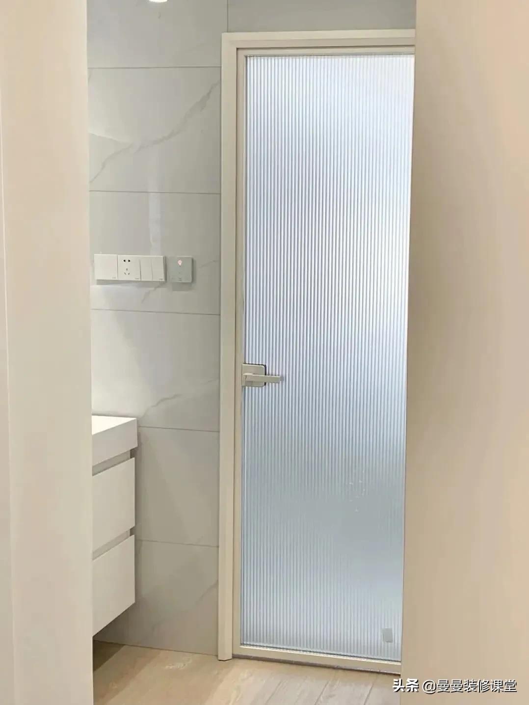 卫生间玻璃门图片，设计灵感与实用美学的完美结合