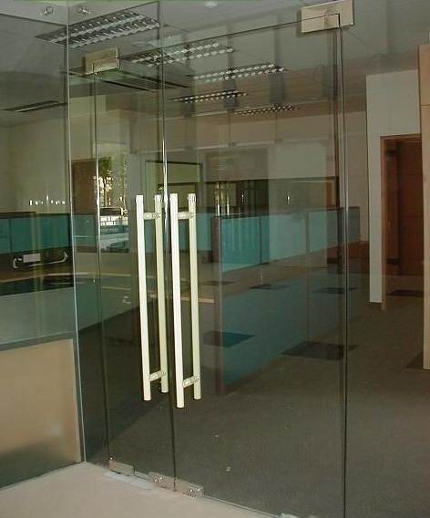 办公室玻璃门价格解析，多少钱一扇门？