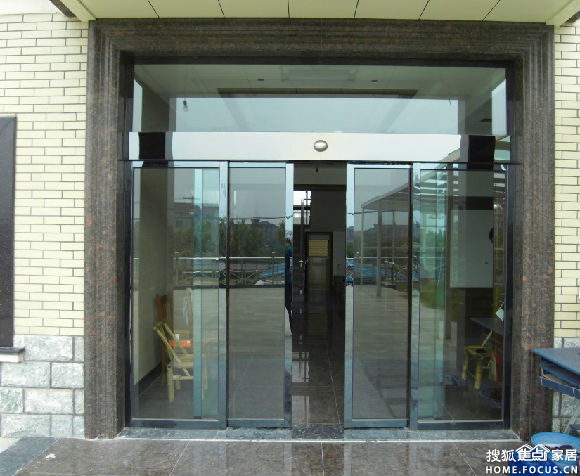 广东玻璃门，现代建筑与设计的完美融合