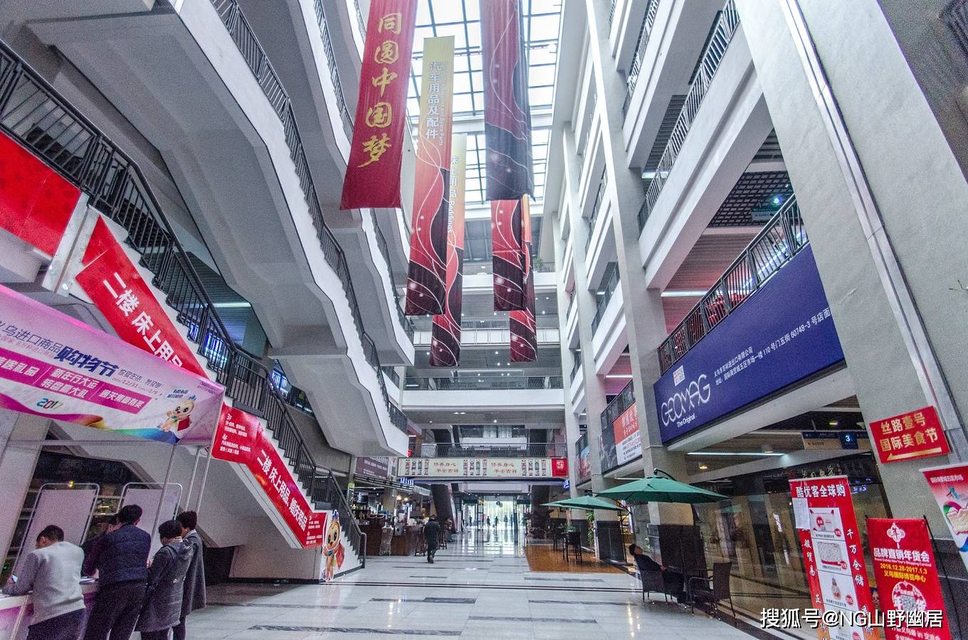 郑州折叠玻璃门批发市场的繁荣与发展
