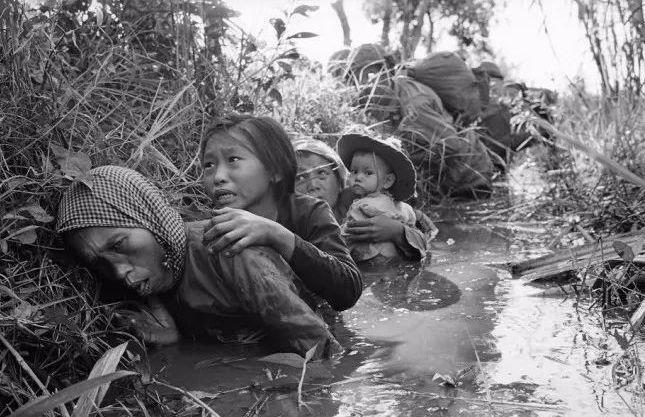 法国伞兵头盔，历史、设计与功能