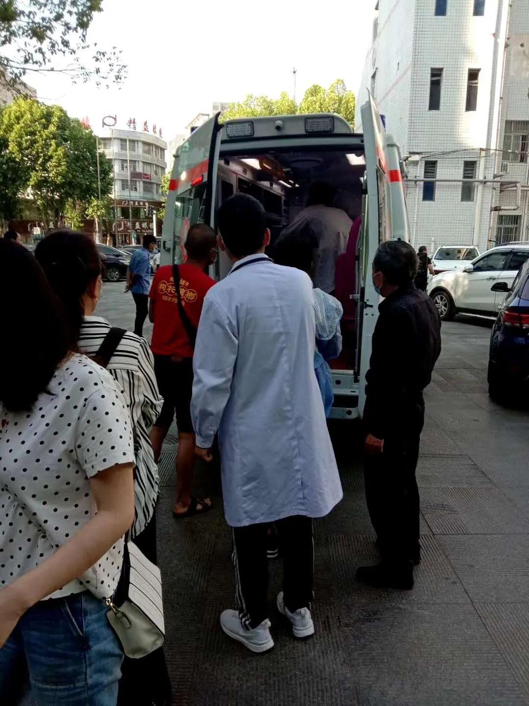警灯小图标，象征安全与守护的微小标志
