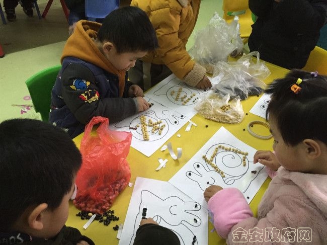 大班美术课程教案，粘贴画活动设计