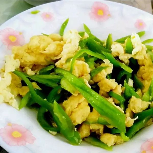 青椒炒鸡蛋花的烹饪艺术