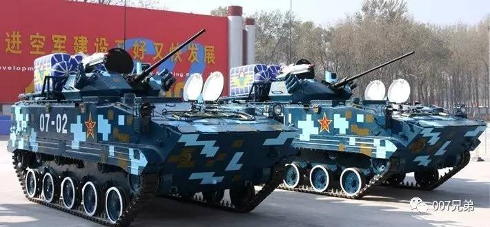 揭秘中国新一代伞兵战车，03式伞兵战车视频解析